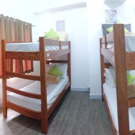 V - Rooms Hostel (Adults Only) Makati City Bagian luar foto