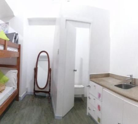 V - Rooms Hostel (Adults Only) Makati City Bagian luar foto