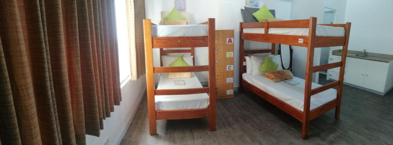 V - Rooms Hostel (Adults Only) Makati City Bagian luar foto